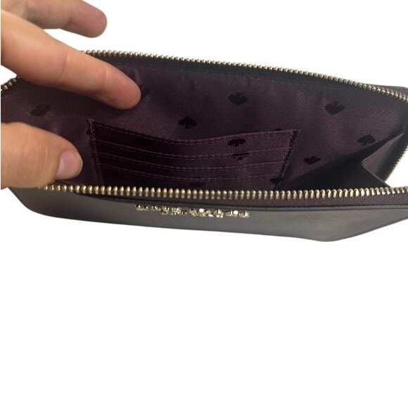 Kate spade Wrislet Chocolate color damage - Picture 7 of 8